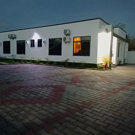 Chibuba Airport Accommodation Дар-эс-Саламе Экстерьер фото