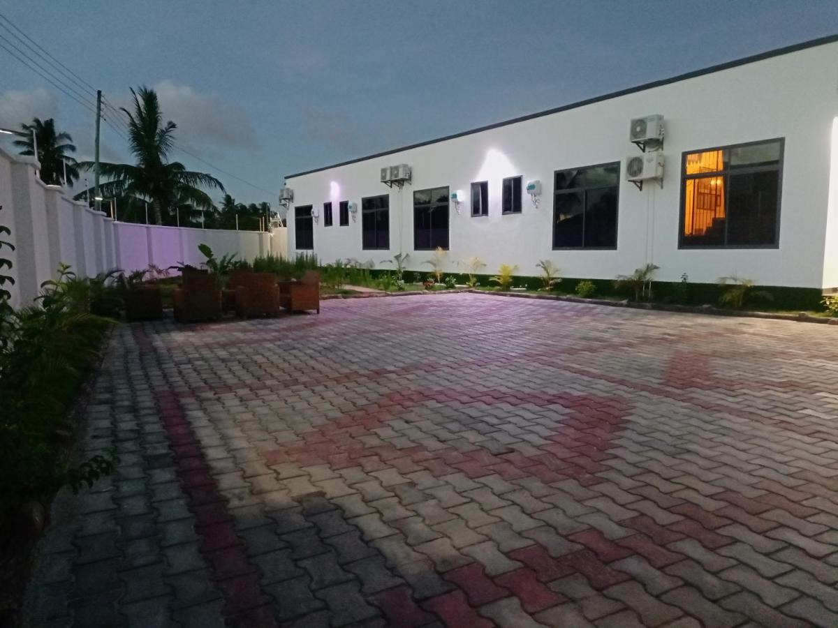 Chibuba Airport Accommodation Дар-эс-Саламе Экстерьер фото